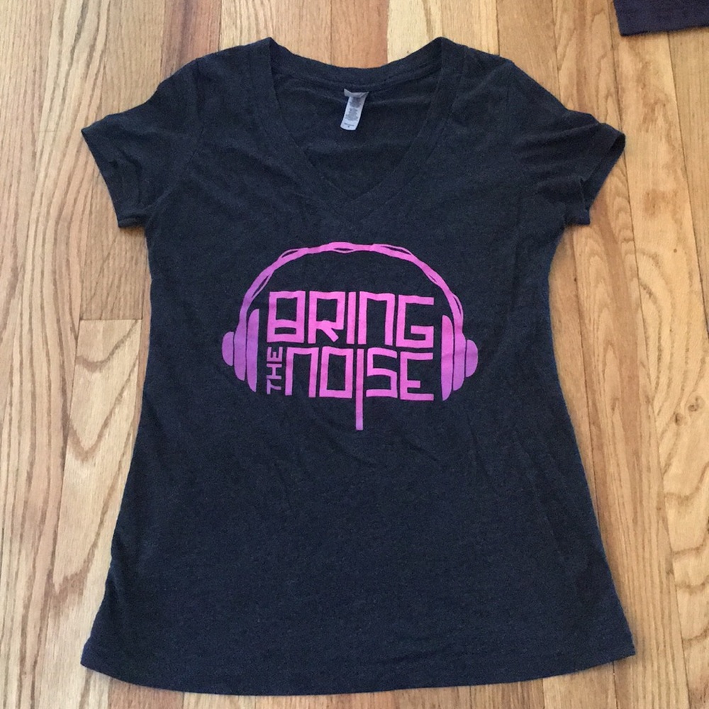 V-neck t-shirt